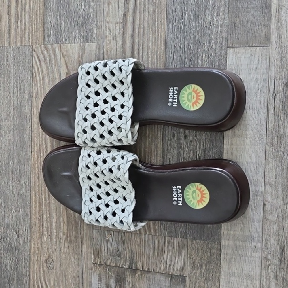 EARTH | Azalea Leather Sandal |‎ White | Size 9.5​